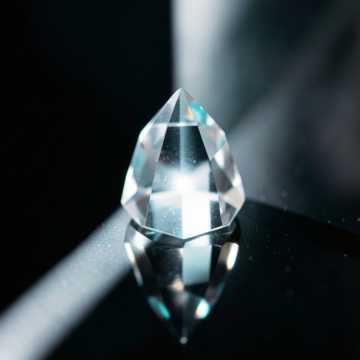 Portada de Mitad de Luz por Alexander Acosta Ur