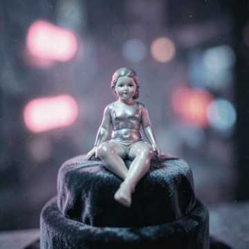 Cover art for Favorite toy by hyunjuu