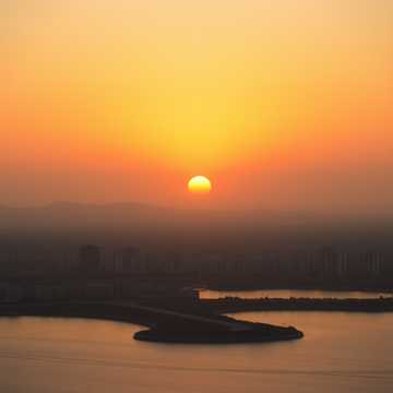 Cover art for Golden Horizon by emilyannetaylor812@gmail.com